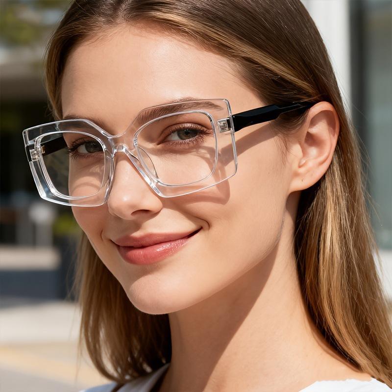 Trendy Square Frame Glasses: European & American Style Myopia Glasses with Clear Lenses for a Smaller Face Look