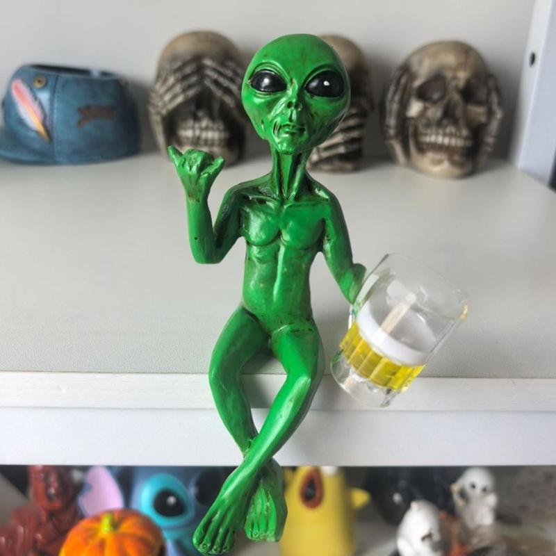 Miniature Drinking Beer Alien Figurine Tabletop Decors For Home And Garden Resins Craft Sitting Statue Ornament Gift
