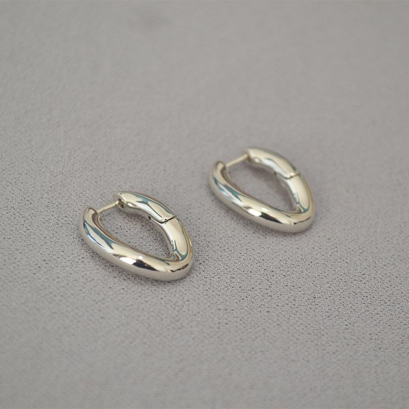 

French Niche Design Twisted U-Shaped Brass Glossy Simple Personality Temperament Earrings Earrings Fashionable