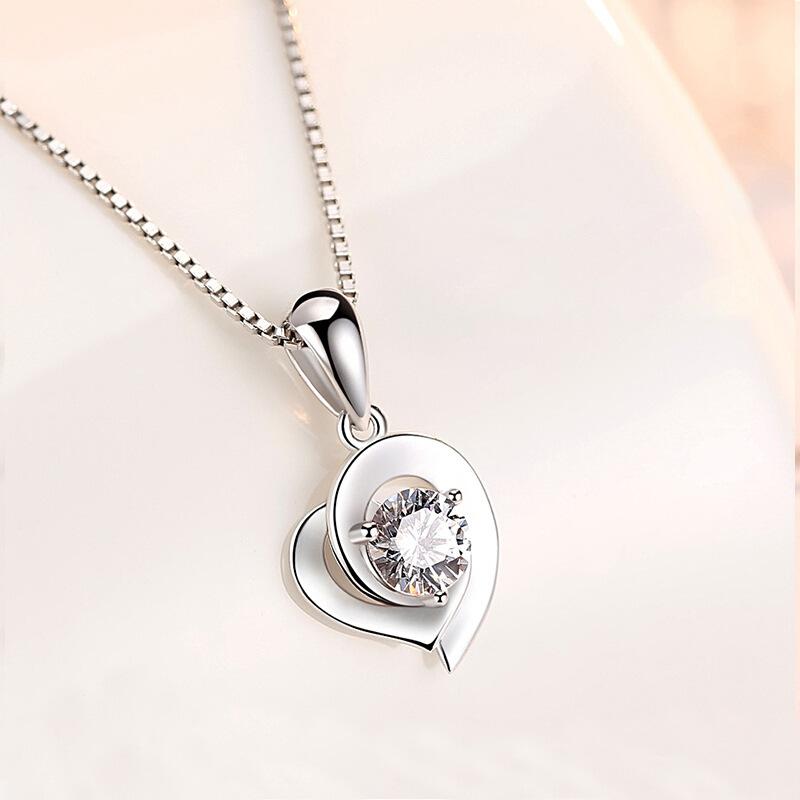 Love Heart Necklace for Women, Japanese and Korean Simple Peach Heart Pendant Collarbone Chain Neck Chain