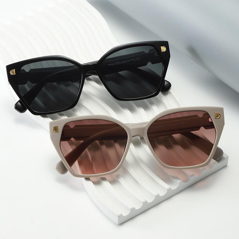 Square Retro Men'S And Women'S Sunglasses, Letter D, High-End Driving Street Photography, Sunglasses, Model Glasses