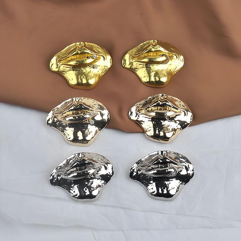 Exaggerated Lip Brooch Alloy Retro Lip-Shaped Pin Clothing Accessory Badge Pin Trendy Tassels Banquet Clothes Metal Pin