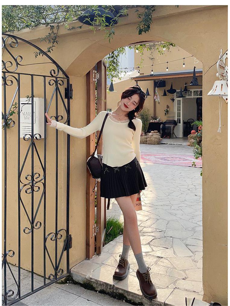Lace-Trim Patchwork Knit Sweater: Women's Slim-Fit Low Collar Top for Autumn & Winter.