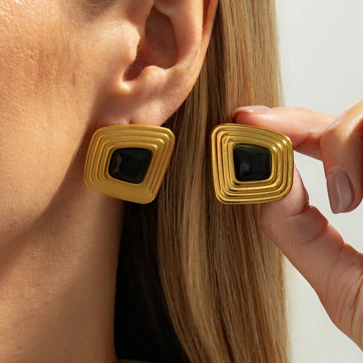 

Salircon Vintage Geometric Ribbed Square Inlay Black Acrylic Rhinestone Stud Earrings For Women Charm Daily Wear Jewelry Gifts