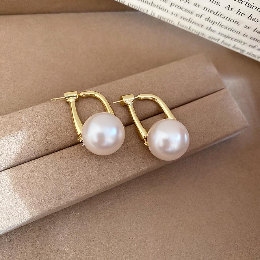 Геометрические серьги-подвески с жемчугом: Шикарный круглый дизайн серебристого цвета для универсального, высококлассного образа