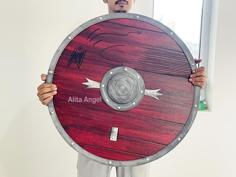 

Щит викинга Рагнара Лодброка ручной работы: Потрепанный деревянный щит красный