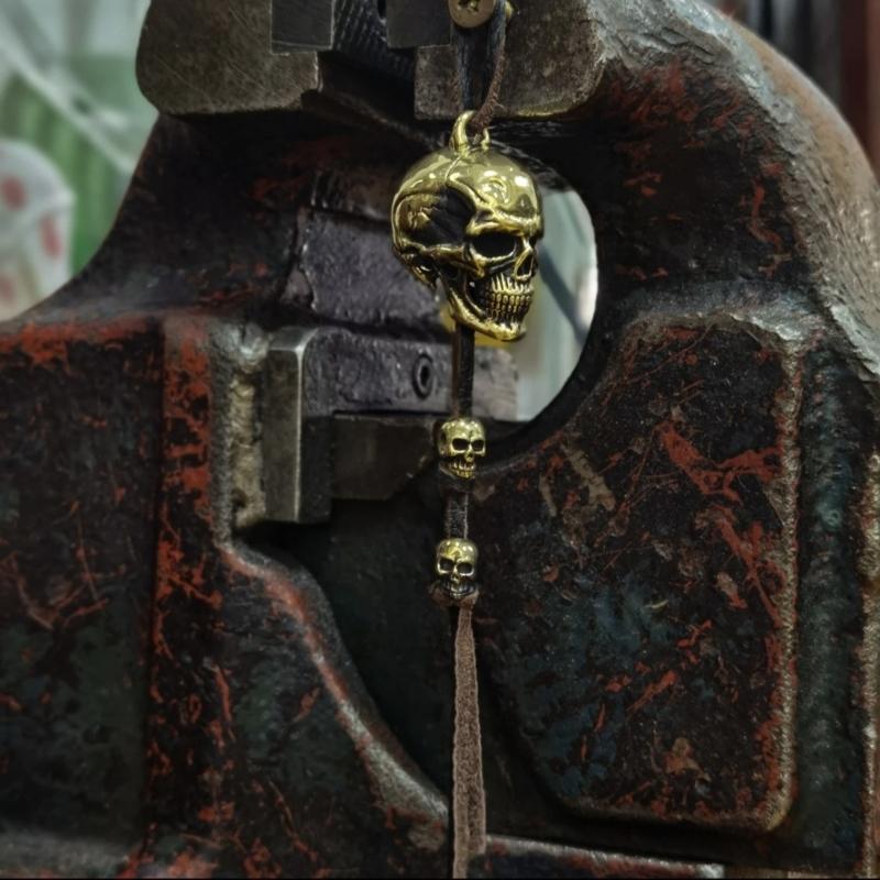 Teschio Fortunato Campanelli da Moto Ciondolo da Appendere per Decorazione Specchietto Retrovisore e Sicurezza Offroad Scaccia Gremlin Porta Fortuna