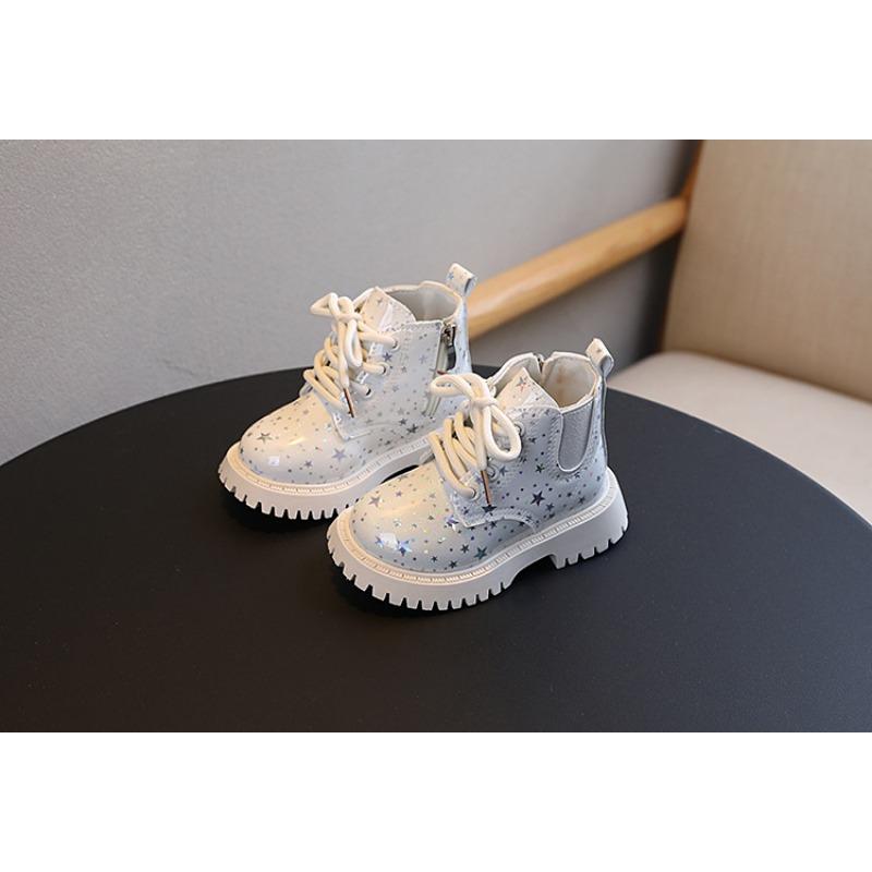 Korte barnestøvler - Lyse og allsidige jentestøvler med myk bunn