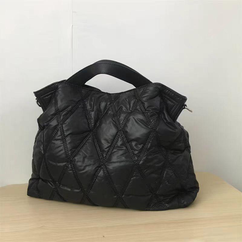 

Retro Puffy Quilted Tote Bag Women Unique Down Large Capacity Shoulder Bags Ladies Daily Fashion Versatile Commute Crossbody Bag 37x30x10cm чёрный