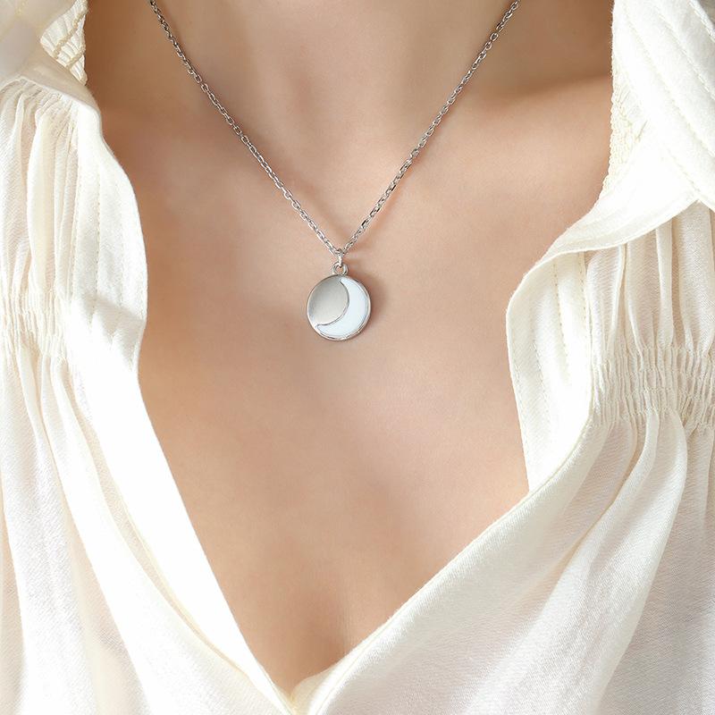 French Light Luxury Does Not Fade Small Fragrance Korean Internet Celebrities With The Same Necklace Round Pendant Moon Inlaid Enamel