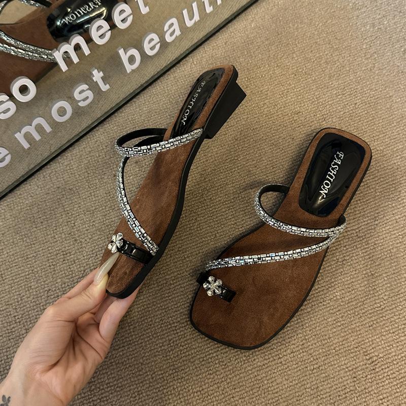 Rhinestone sandals girl wearing fairy wind slippers 2025 new summer French one-word cool slippers breathable