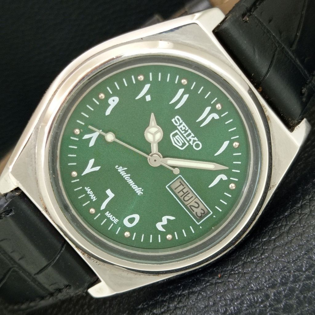 VINTAGE SEIKO 5 AUTOMATIC JAPAN MENS GREEN COLOR DIAL WATCH a708771-1