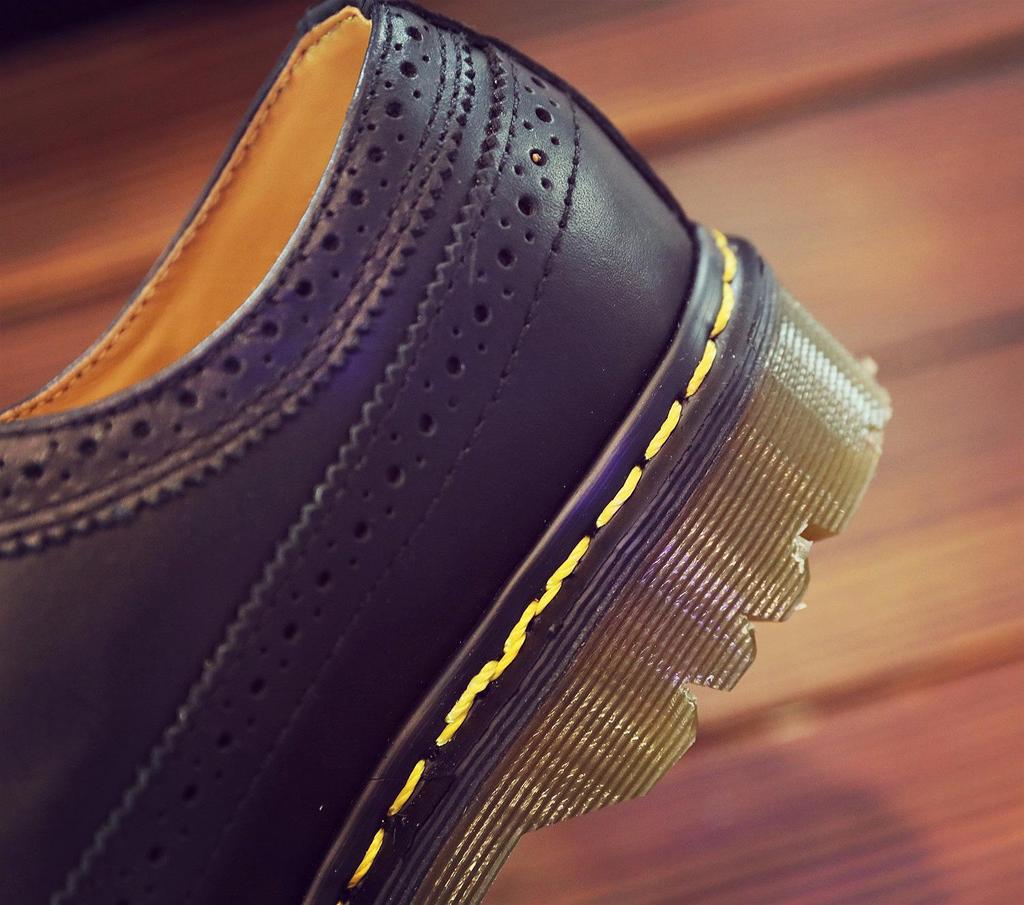 Schwarz & Weiße Leder Schuhe mit runder Zehenpartie - Herbst/Winter, Low-Top, Übergröße, Casual & Formaler Stil für Paare.