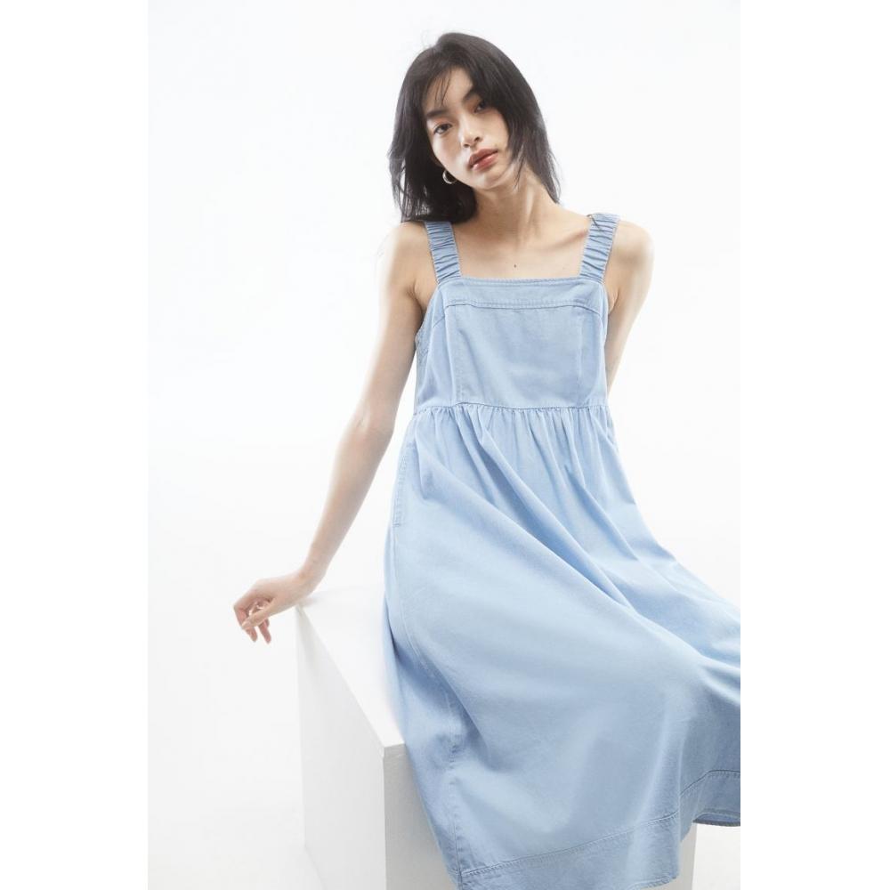 

Джинсовое платье HM светло-джинсовое синее