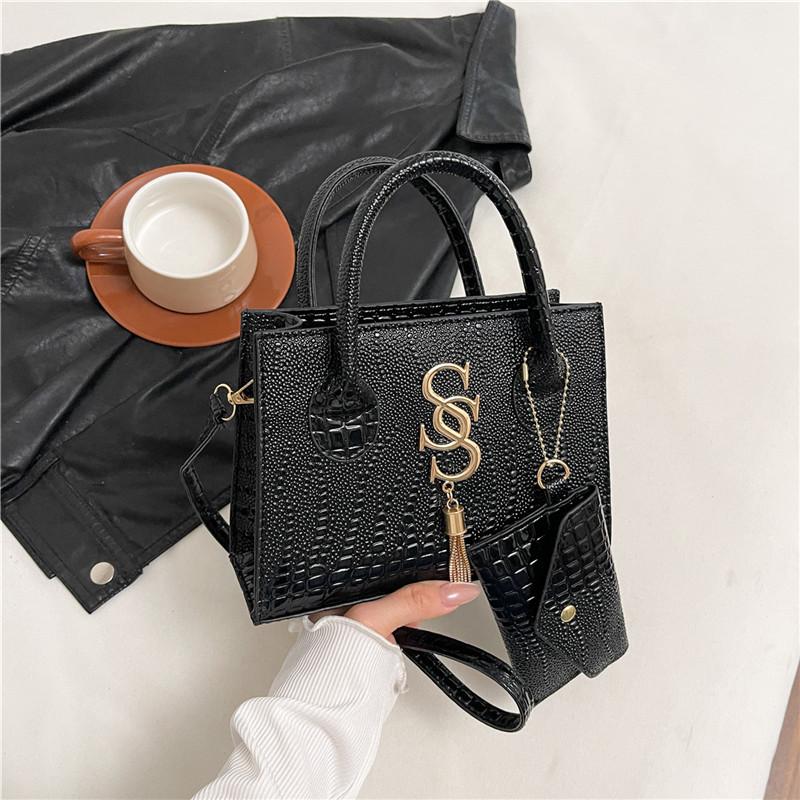 2025 summer trend new women's bags fashionable foreign style shoulder messenger high value versatile commuter handbag bag