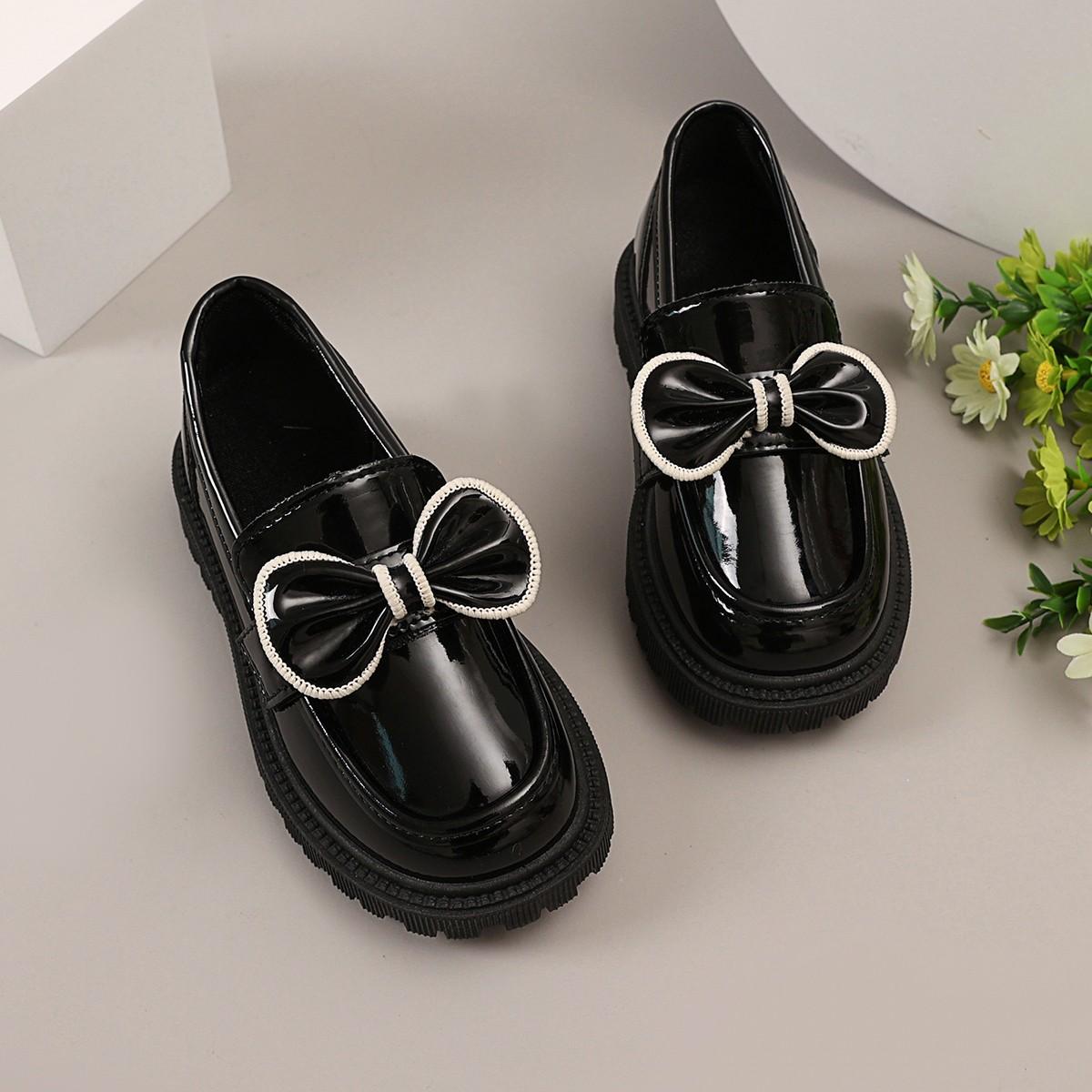 

Туфли из кожи для девочек, круглый носок, мягкая подошва, глянцевые, детские туфли принцессы, слипоны, весна-осень 2025, детские балетки, нескользящие 26 чёрный