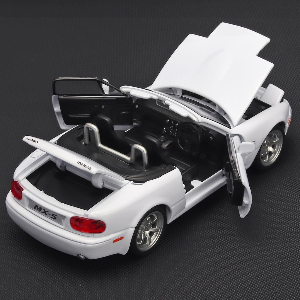 1:32 Mazda MX5 Alloy Die Cast Toy Car Model Sound and Light Pull Back Children's Toy Collectibles Birthday gift