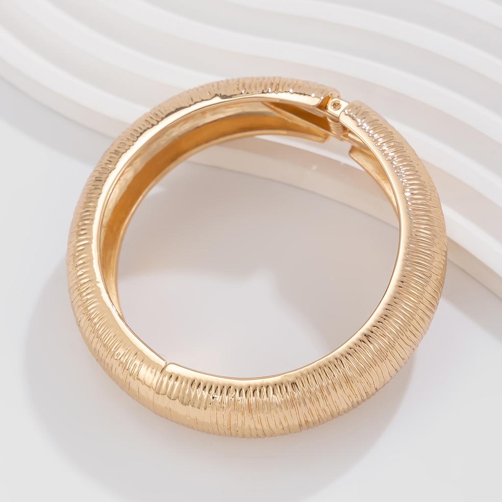 Salircon Exaggerated Big Imitation Pearl Open Bracelets for Woman Vintage Striped Metal Spring Bangles Punk Party Jewelry