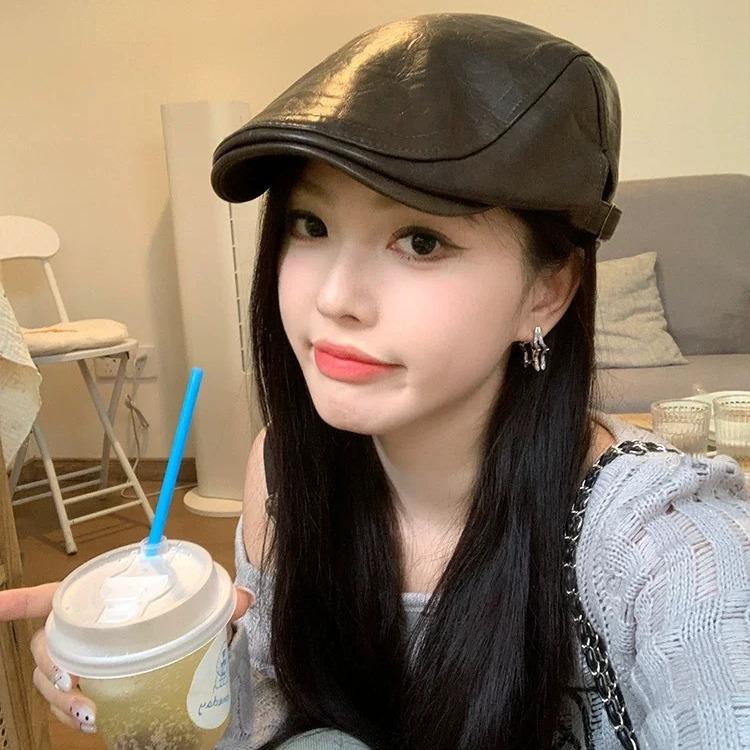 American Retro PU Leather Forward Hat Ancora Red Women's Autumn and Winter Face Showing Small Versatile Reverse Wear Painter Hat