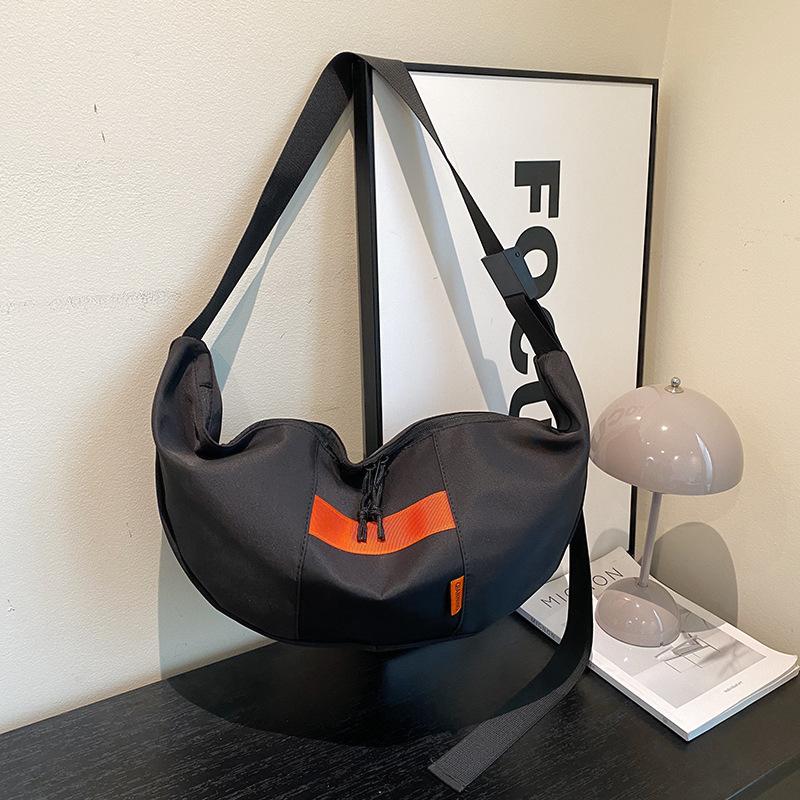 

Летняя нишевая дизайнерская наплечная сумка-мессенджер большой вместимости, холщовая сумка-пельмень, модный крутой легкий универсальный спортивный рюкзак one size fits all чёрный