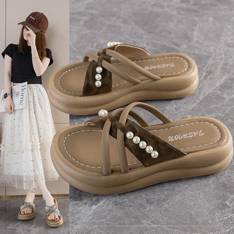 

New Chinese style slippers women s summer outer wear pearl niche design sense 2025 new thick-bottomed French explosive sandals 40