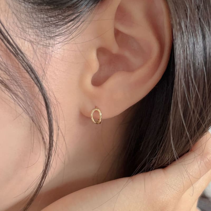 youngglow 14k loop line one touch earring