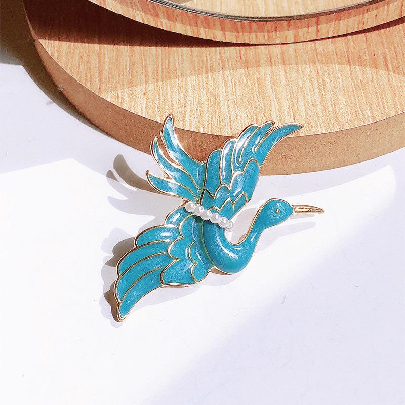 

Retro Cloisonné Crane Brooch: Court-Style Pearlescent Lovebirds Corsage