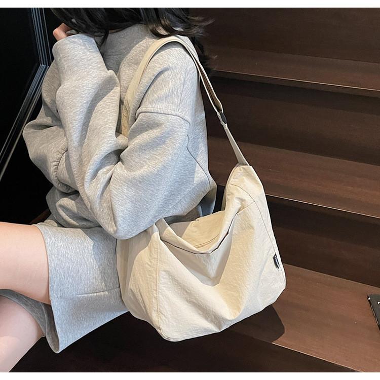 Classic Nylon Retro Shoulder Bag With Ample Storage For Casual Daily Use