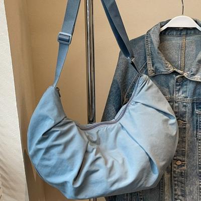 Einfarbige Tasche mit großem Fassungsvermögen, Damen-High-End-Pendler-Dumpling-Tasche, Sommer neu, einfache und vielseitige Umhängetasche, Messenger-Tasche