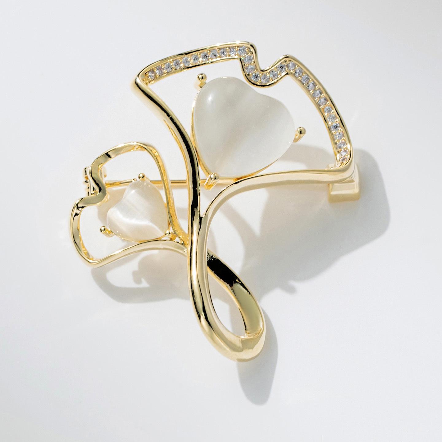Bo Xin Yun Korean Cat s Eye Ginkgo Leaf Brooch - Elegant Lapel Pin for Suits