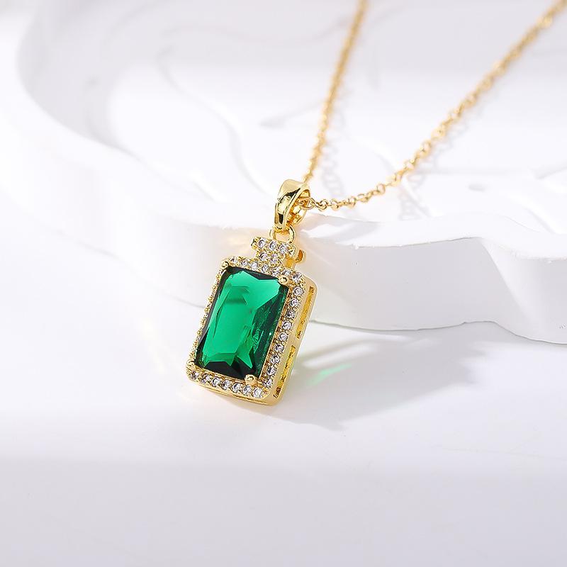 1pcs senior sense of green large glass diamond copper set zirconia pendant necklace ladies light luxury wind niche jewelry