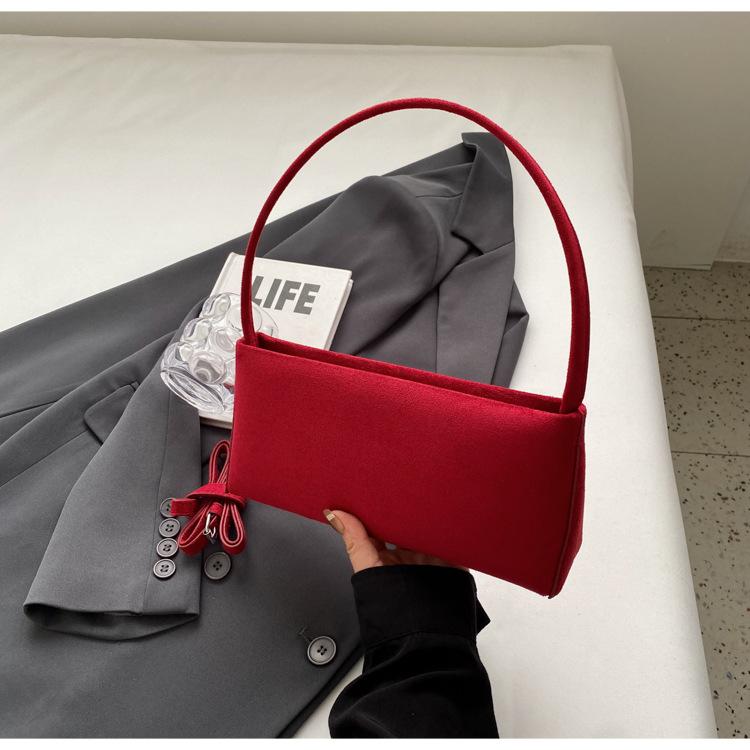 Fashionable Versatile Small and Unique Shoulder Bag Under The Arm, Elegant and Trendy Crossbody Bag