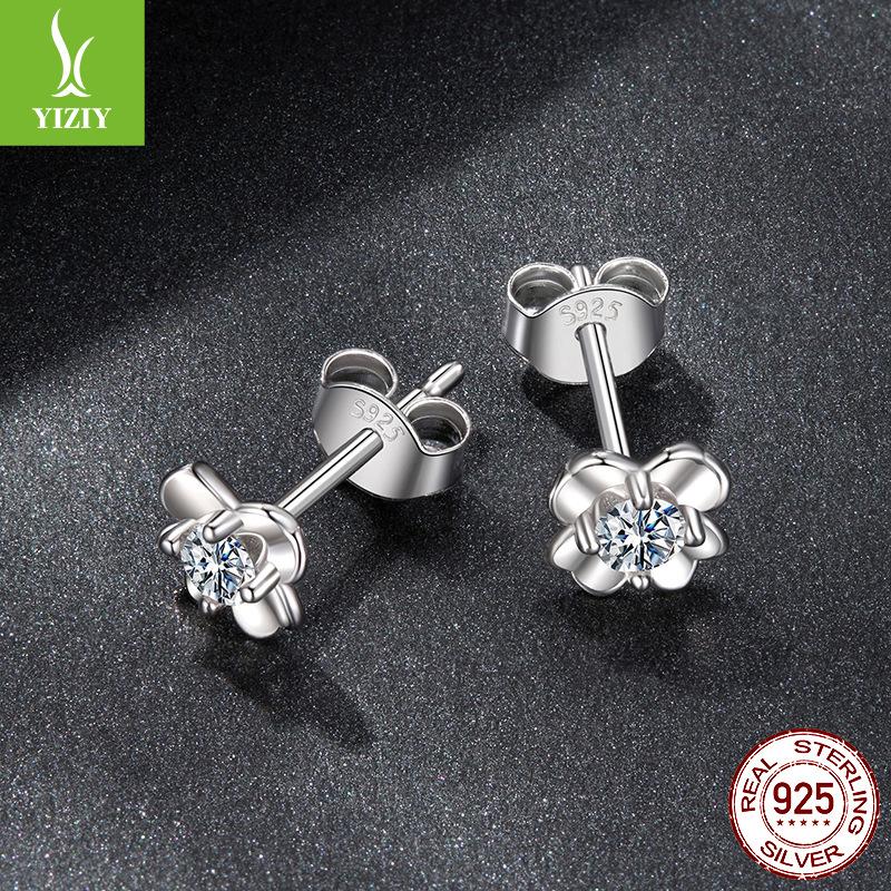 Small Fresh Four-Leaf Clover Moissanite Stud Earrings D Color Simple S925 Sterling Silver Mozzarella Diamond Stud Earrings