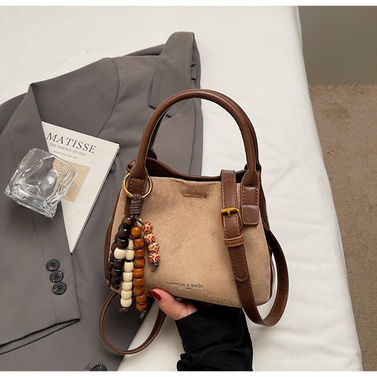 2025 Autumn and Winter New Versatile Commuter Shoulder Bag Vegetable Basket Bag Retro Handbag Messenger Bag Women's Bag