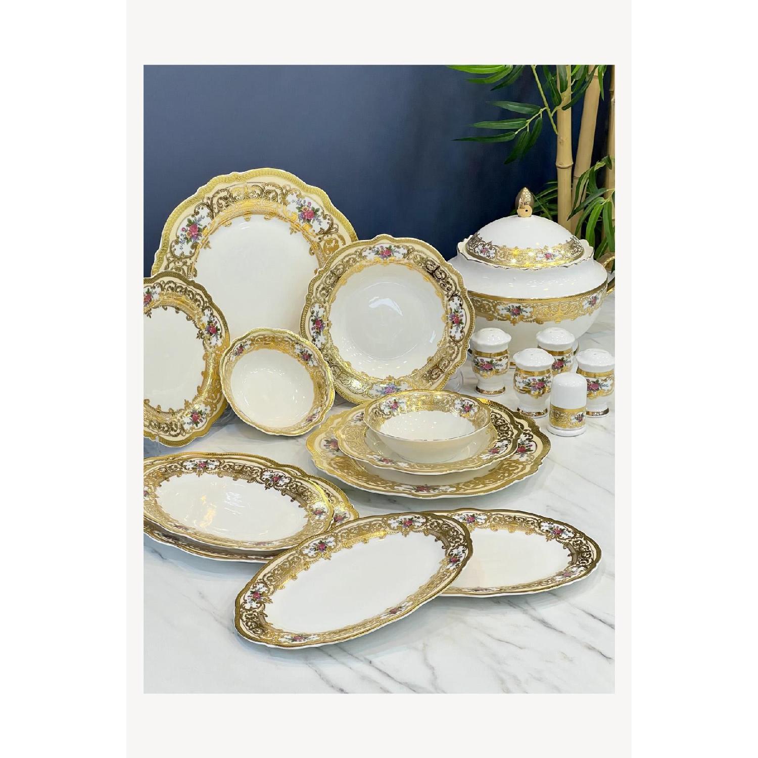 

Столовий сервіз Макбет з кістяного фарфору, 60 предметів королеви Вікторії золотий