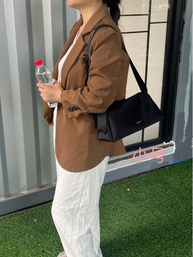 2025 Women's Lightweight Crossbody Bag: High-End Oxford Cloth, Fashionable Outdoor Sports Shoulder Bag, Solid Color, Perfect for Moms