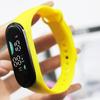 Bewegungssportuhr für Elektronische LED Digitale Armbanduhr Lässige Einfache Silikon Touch Wasserdichte Uhr