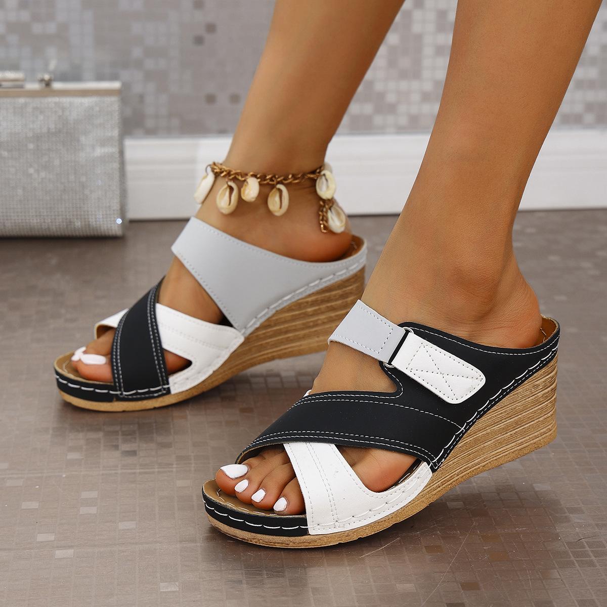 

2025 лето новые женские шлепанцы на танкетке и платформе для внешней торговли, однотонные, с цветовой блокировкой, больших размеров, пляжная обувь 36 белый