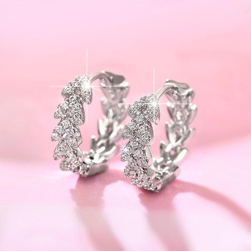Women's Exquisite Leaf Earrings