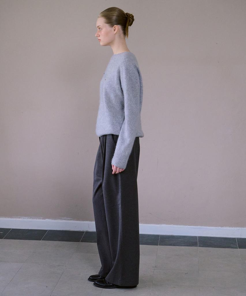 AHWE Brushed Herringbone Single-Pleat Slacks_Charcoal