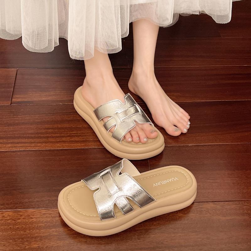 2025 New Thick-soled Slippers Women's Summer Outerwear Slip-on Non-slip Sandals Lightweight and Durable Beach Flip-flops