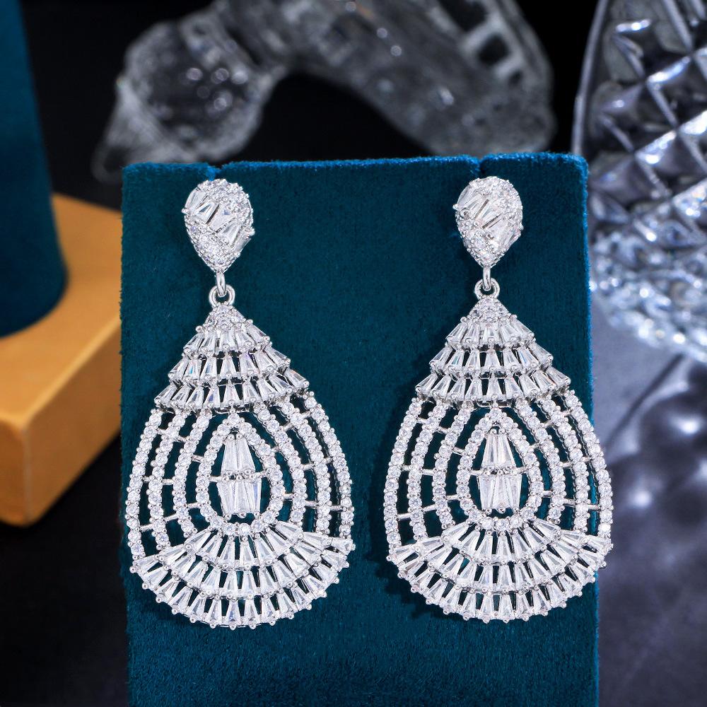 

Jewelry Full Diamond Hollow Water Drop Earrings Elegant Generous Brass Zircon Head And Ear Jewelry