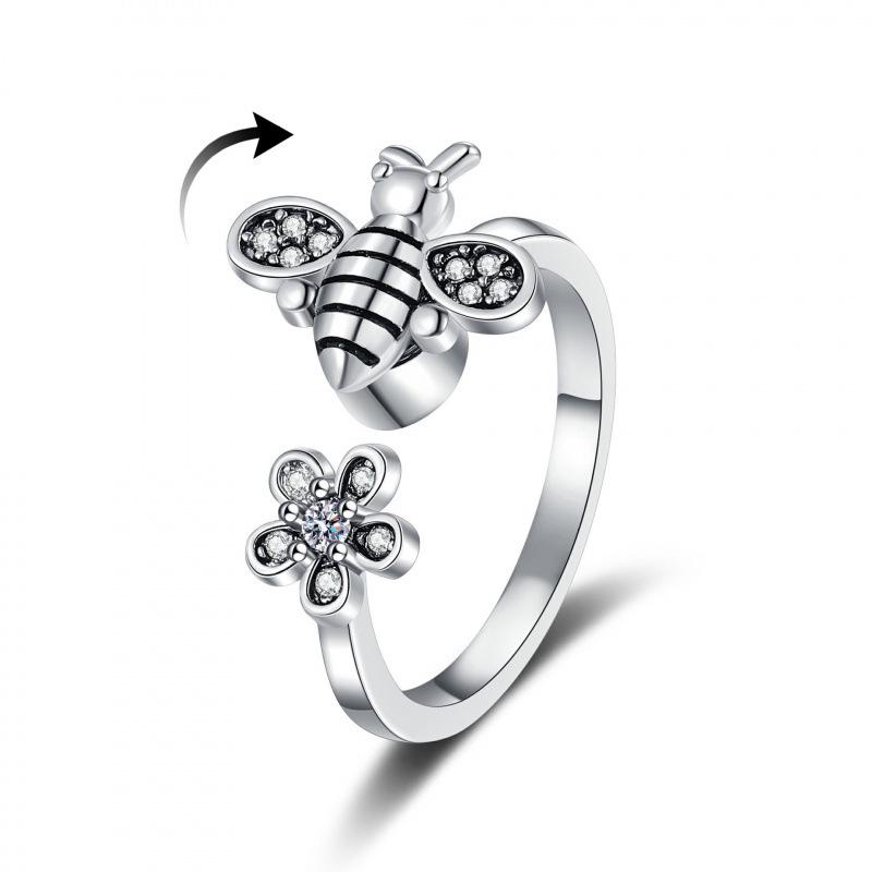 

Rotating Daisy Ring: Retro Bee Design with Decompression Feature for Europe & America. Adjustable