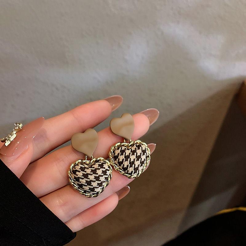 JMXD-Vintage Plaid Love Stud Earrings Girl Simple Temperament Plaid Earrings Houndstooth Heart Shape