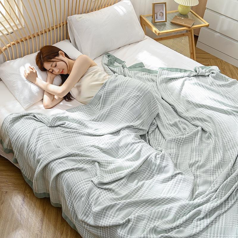 Bamboo Cotton Houndstooth Quilt: Antibacterial, Soft, Breathable, Air Conditioning Blanket