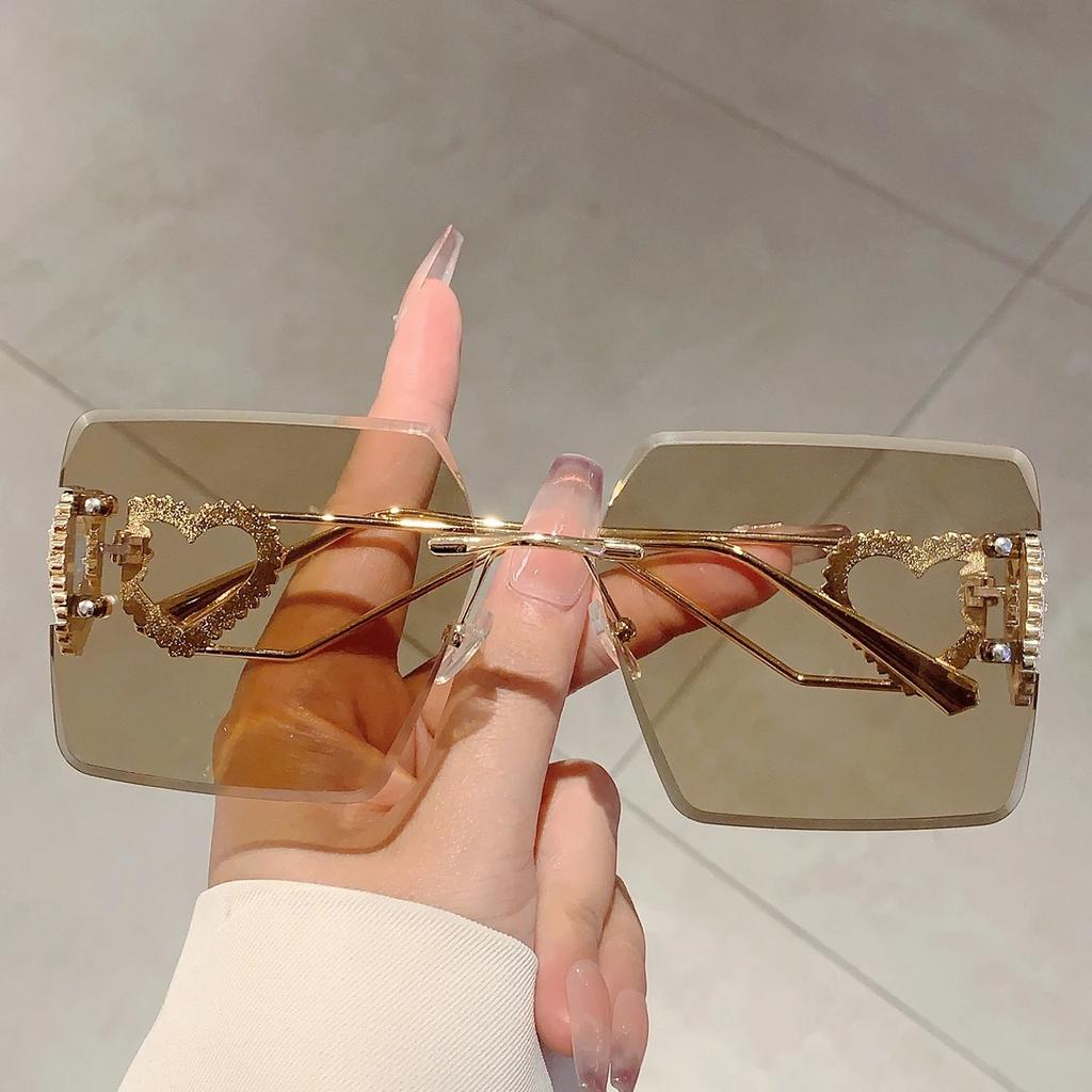 New In Heart Chain Designer Lady Shades Retro Brand Trends Sun Glasses Luxury Metal Decoration Sunglasses for Women's Eyeglasses