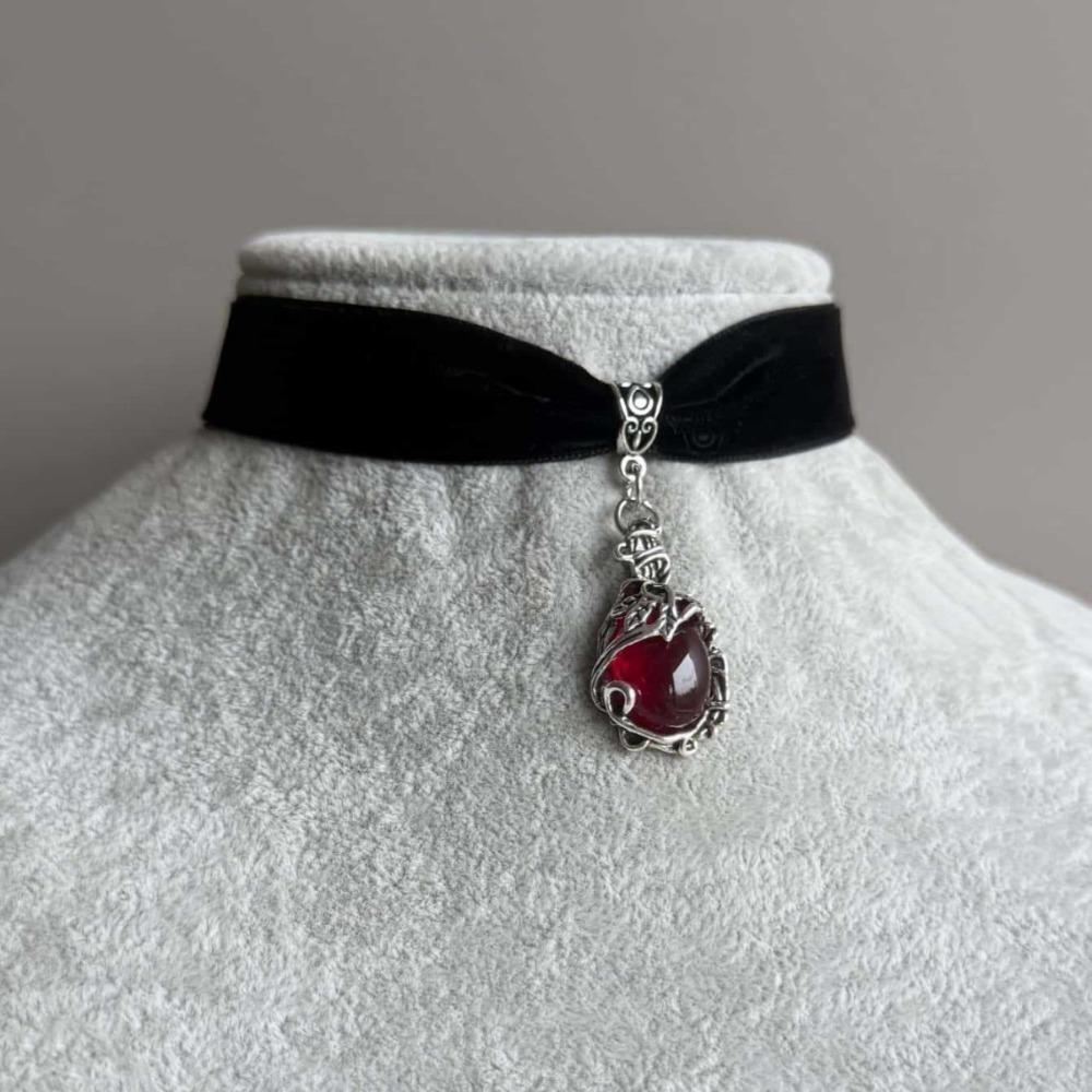 New Original Gothic Red Gemstone Pendant Black Swan Velvet Choker Necklace for Women Halloween Party Witch Charm Jewelry Gifts