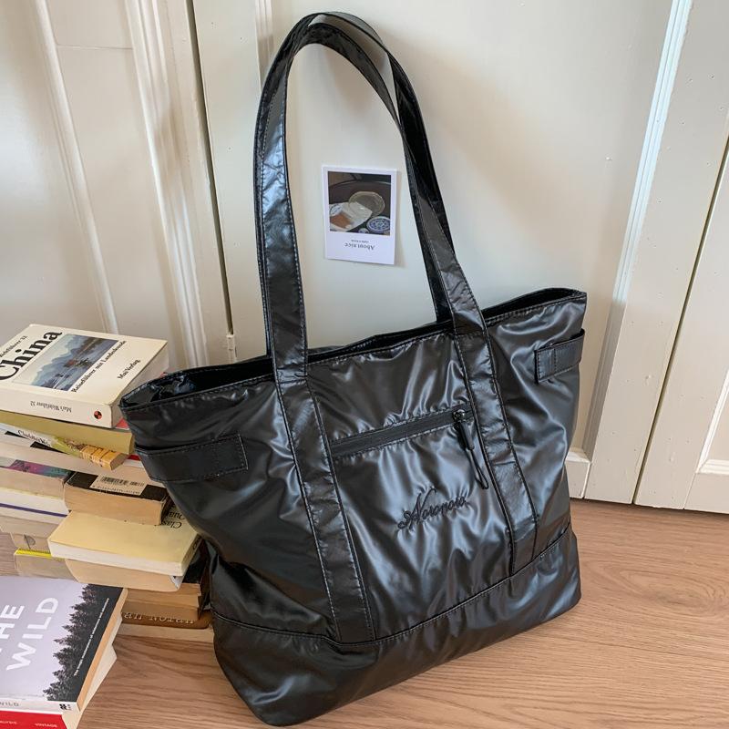 

Сумка большой вместимости женская 2024 лето новая на плечо сумка-тоут корейская сумка-тоут для студентов колледжа для поездок на работу на занятия 49*16*33 чёрный