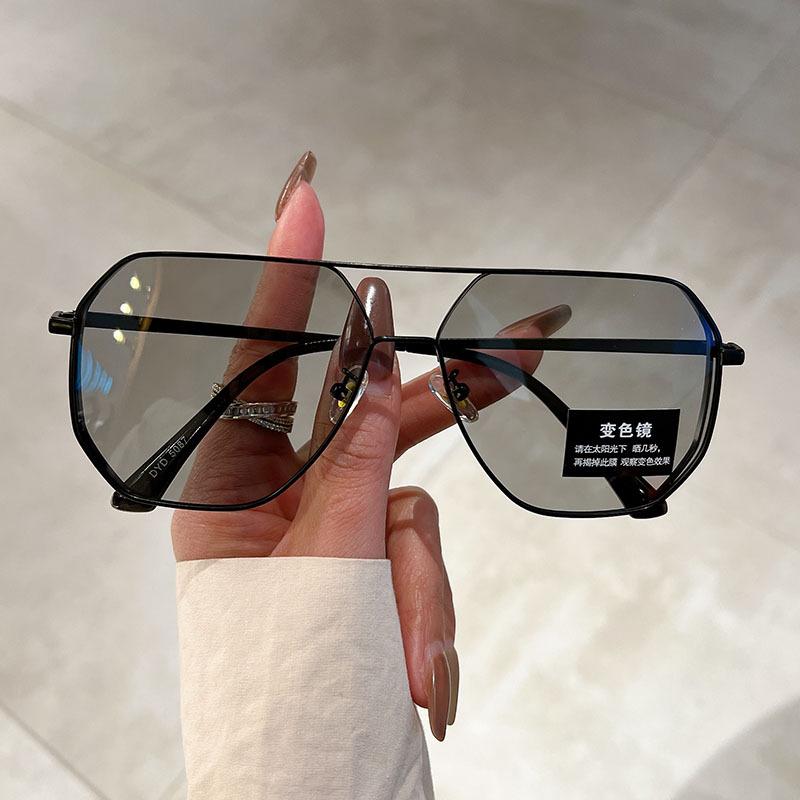 New Color-changing Glasses Large Frame Versatile Retro Anti-glare Sunglasses Outdoor Riding Driving Driving Special Sunglasses