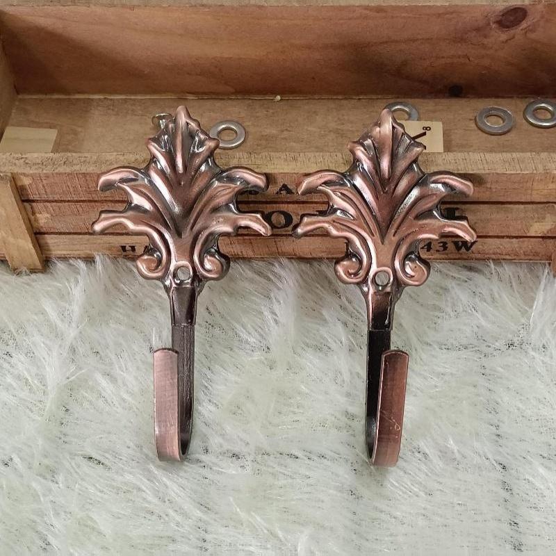 Vintage Bronze Wall Hooks Heavy Duty Sturdy Metal Carved Leaf Design for Home Garden Indoor Outdoor Decor Storage